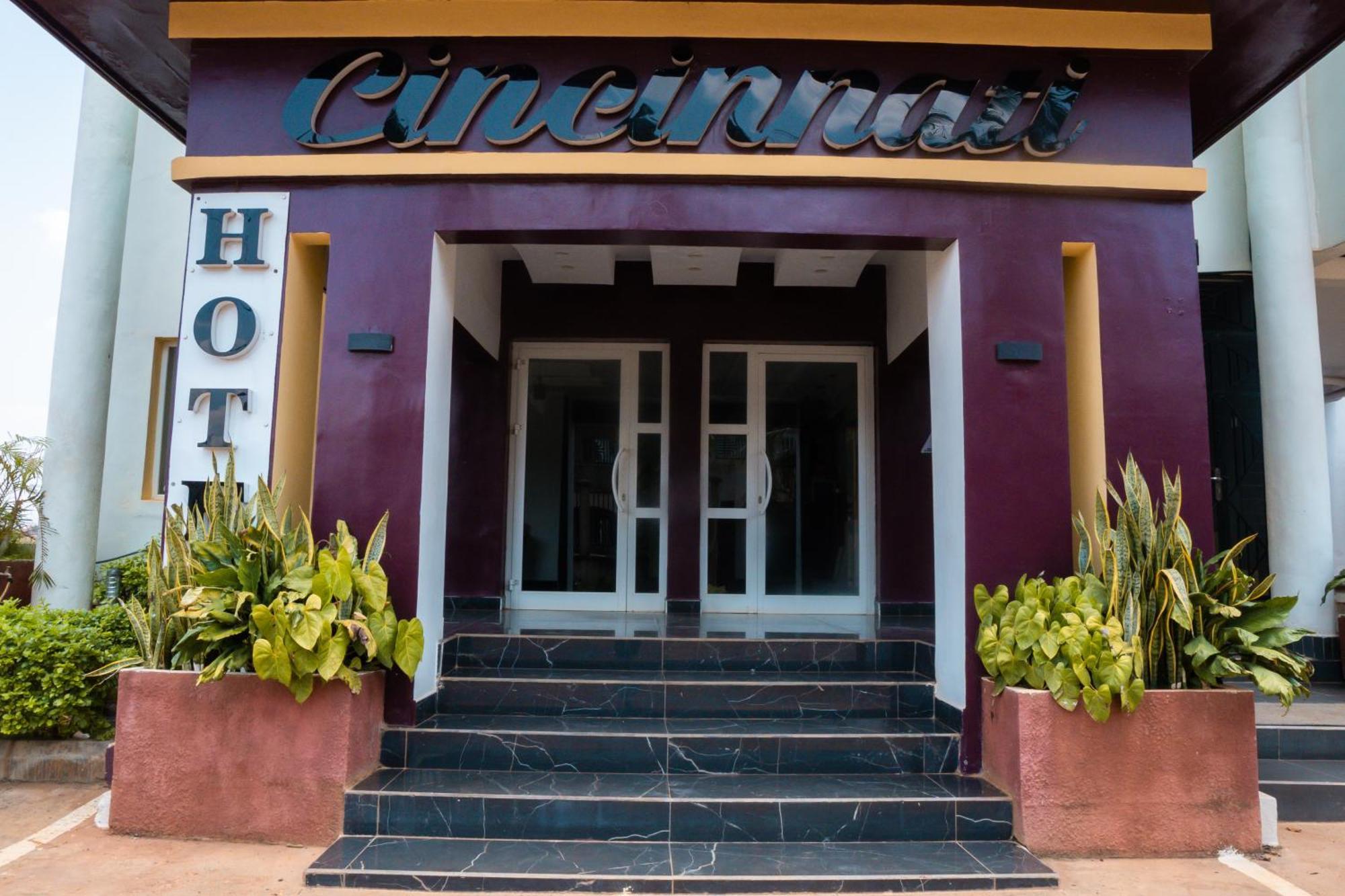 Cincinnati Hotel Yaoundé Exteriör bild